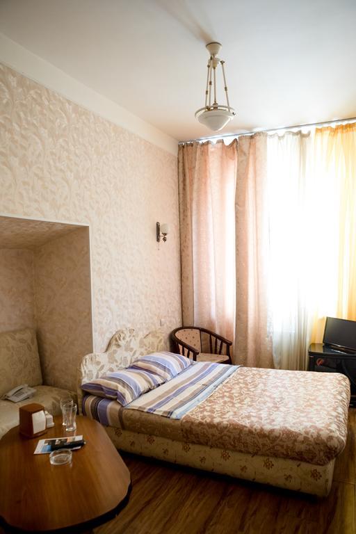 Hotel Mini Erevan Esterno foto