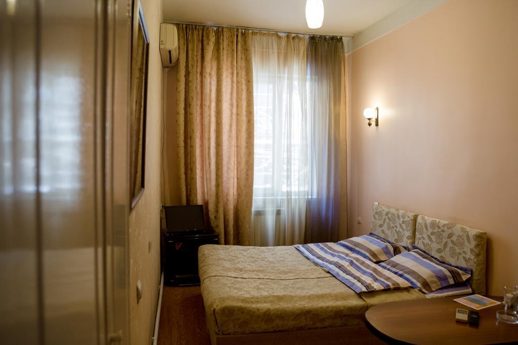Hotel Mini Erevan Esterno foto