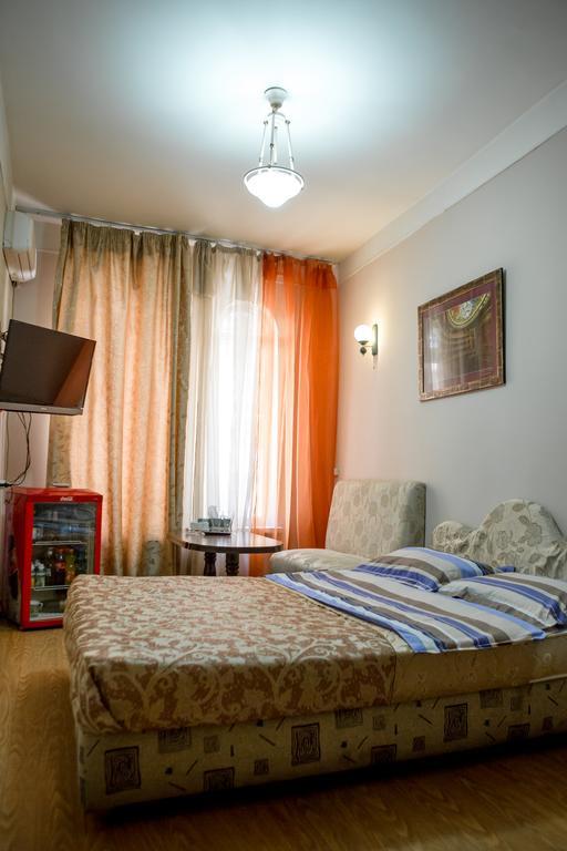 Hotel Mini Erevan Esterno foto